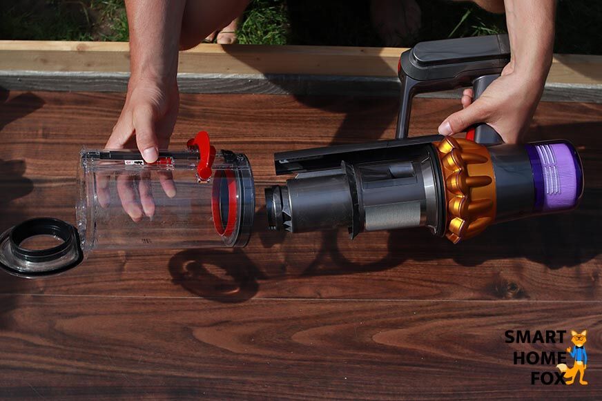 Abnehmen und Reinigen des Schmutzbahälters